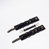 Черный кожаные оковы с узорами и золотистой фурнитурой - Crazy Handmade - купить с доставкой в Обнинске Черный кожаные оковы с узорами и золотистой фурнитурой - Crazy Handmade - купить с доставкой в Обнинске